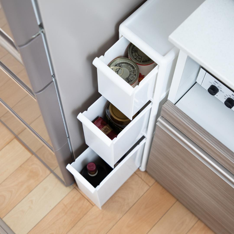 【隙間収納】冷蔵庫横のデッドスペースを収納に変えるアイテム